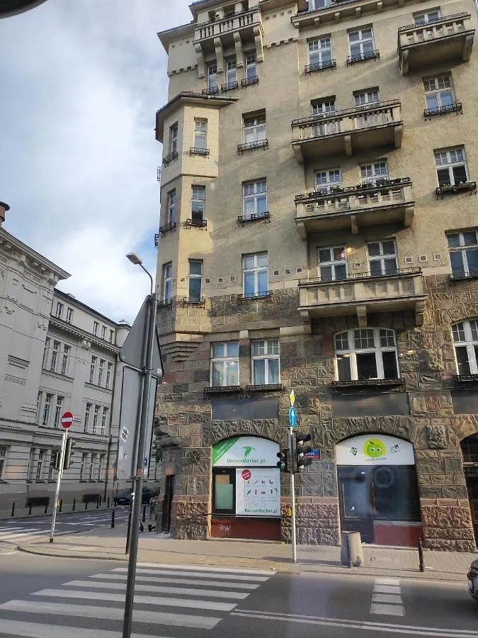 Centrum Artlwowska Варшава 0*,  Польша